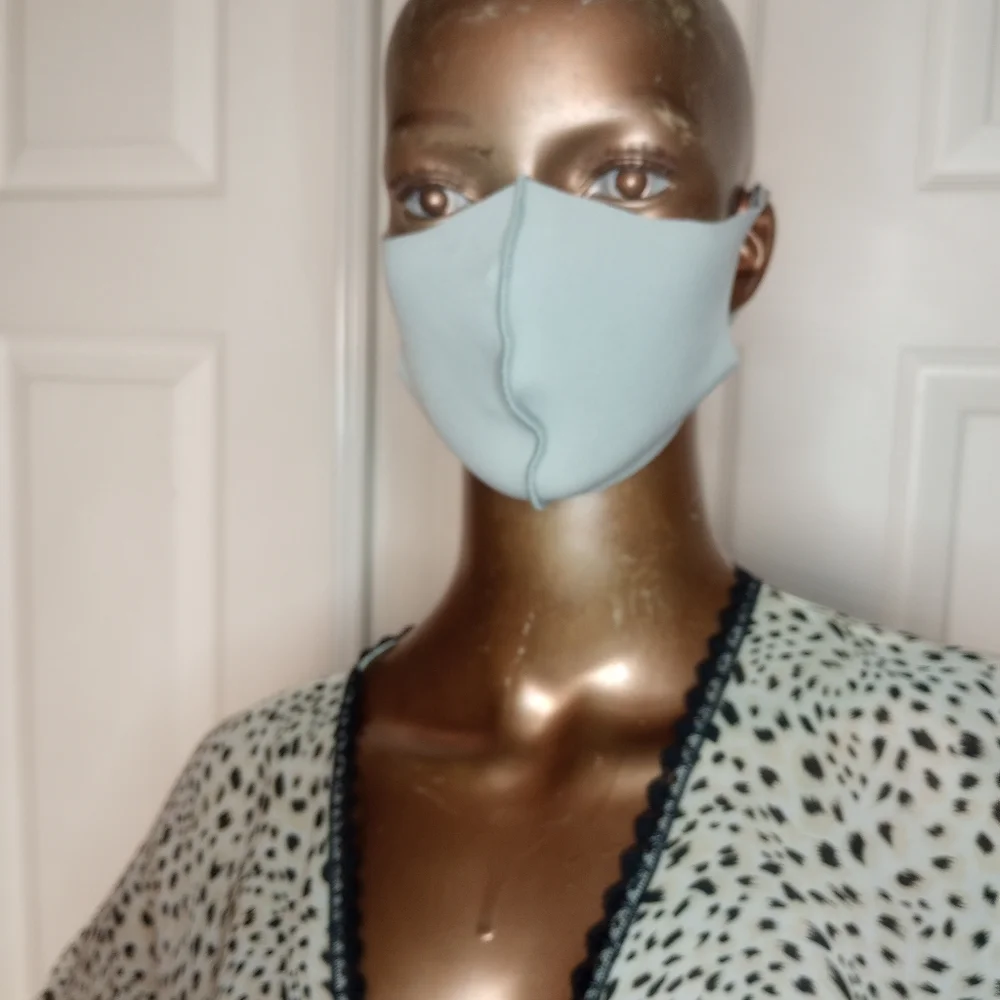 Unisex light grey face mask